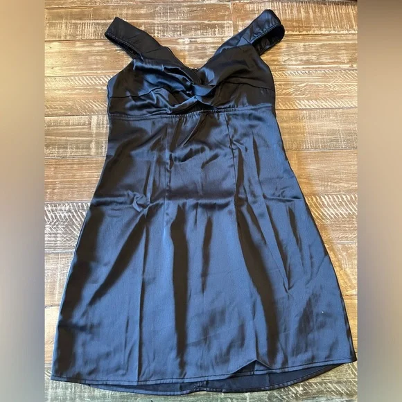 Princess Polly Black Off-Shoulder Dress - Picture 3 of 3